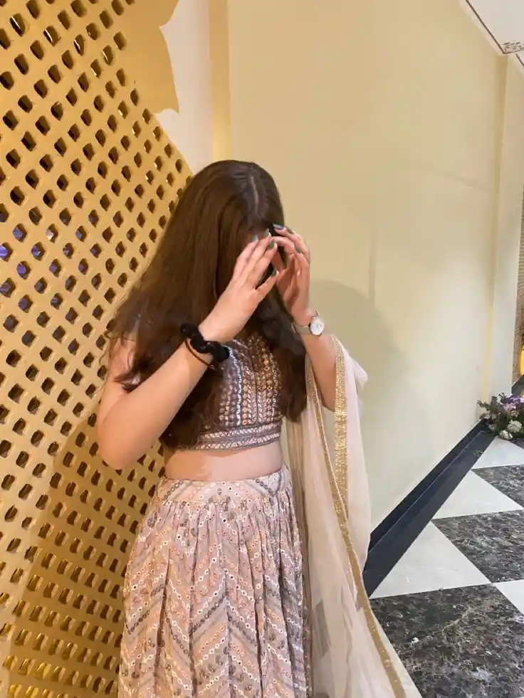 mirror-hijab-girl-dp