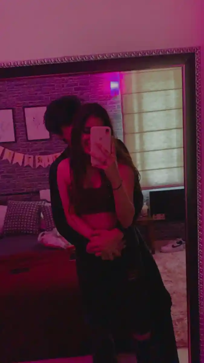 romantic-love-couple-dp