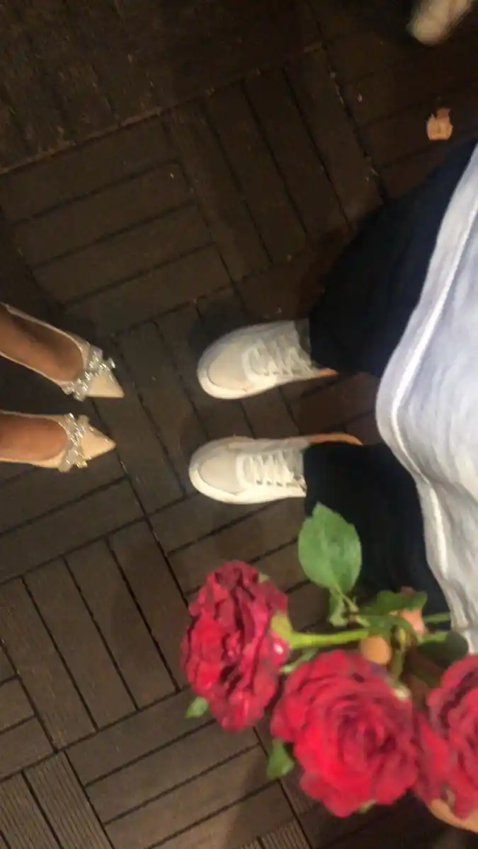 romatic-cartoon-couple-dp