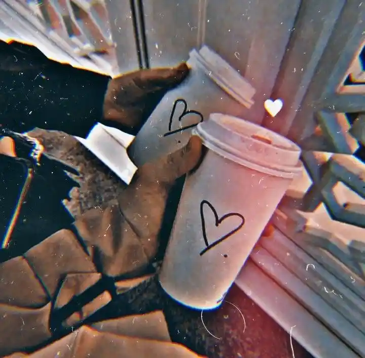 romatic-cartoon-couple-dp