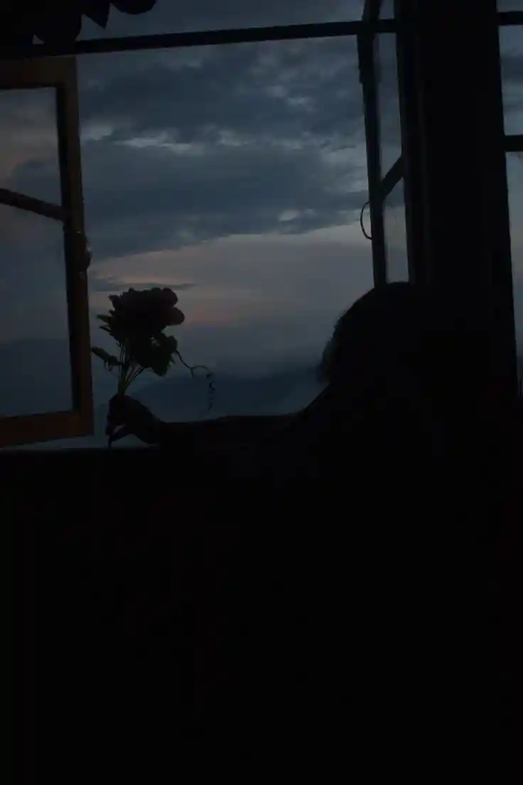 sad-girl-dp-for-whatsapp