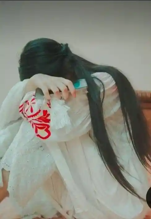 sad-girl-profile-pictures